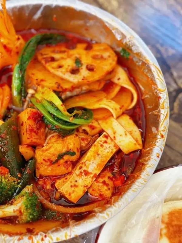 “甘肃麻辣烫”火出圈！网友喊话甘肃文旅：泼天富贵来了