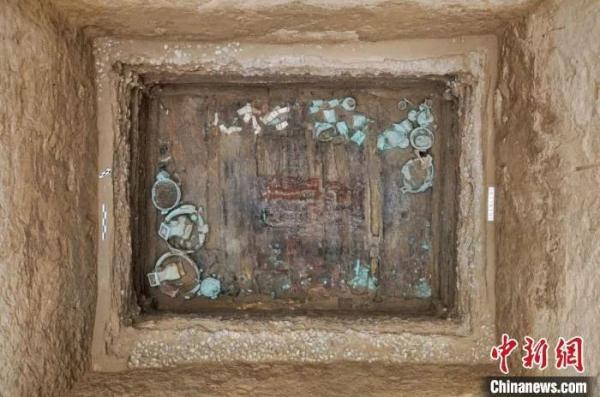 山西陶寺北墓地出土大量青铜器 印证两千多年前文化交流