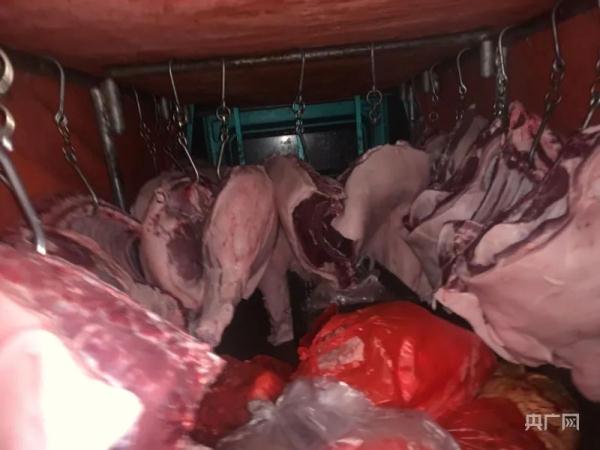每日上千斤无检疫猪肉流向市场!记者暗访私屠滥宰作坊→ 每日上千斤无检疫猪肉流向市场!记者暗访私屠滥宰作坊→