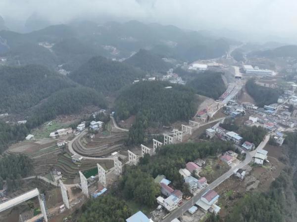 巫云开高速力争年底具备通车条件
