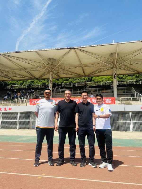 “狼娃”很忙!王尔卓拥抱退役后的火热生活 “狼娃”很忙!王尔卓拥抱退役后的火热生活