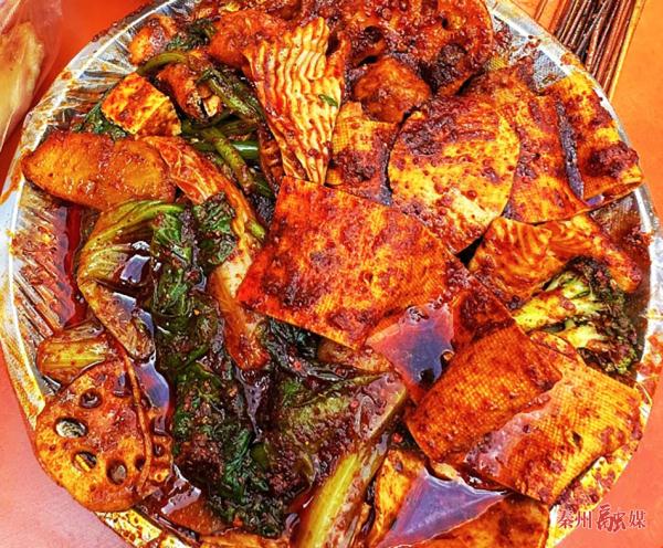 坐专车吃麻辣烫!淄博之后,泼天流量轮到天水了?|这座城市有点东西 坐专车吃麻辣烫!淄博之后,泼天流量轮到天水了?|这座城市有点东西