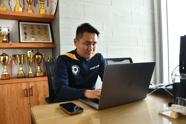 “狼娃”很忙!王尔卓拥抱退役后的火热生活 “狼娃”很忙!王尔卓拥抱退役后的火热生活