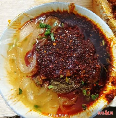 甘肃麻辣烫好吃到爆！随机香晕一个没吃过的人