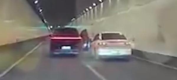 拓某（男，14岁），拘留！