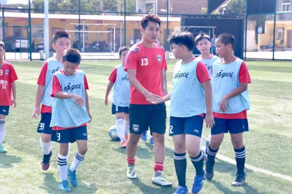 “狼娃”很忙!王尔卓拥抱退役后的火热生活 “狼娃”很忙!王尔卓拥抱退役后的火热生活