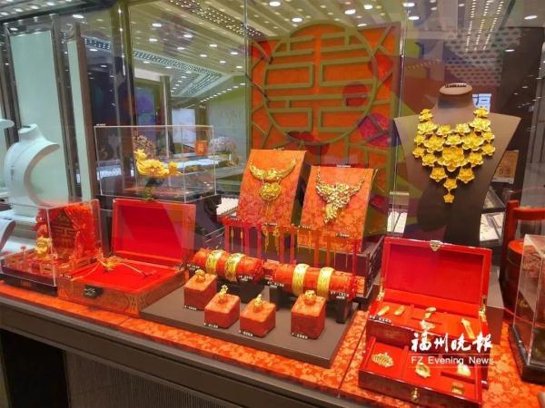 爆火！多家银行宣布：上调！福州不少人排队……