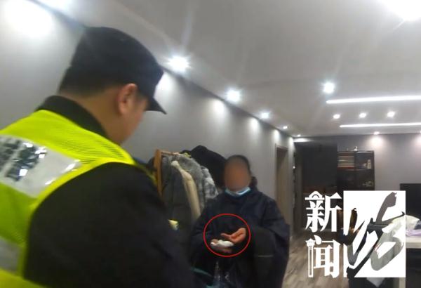 上海这户人家,摄像头拍下女主人背后、鬼鬼祟祟的她 上海这户人家,摄像头拍下女主人背后、鬼鬼祟祟的她