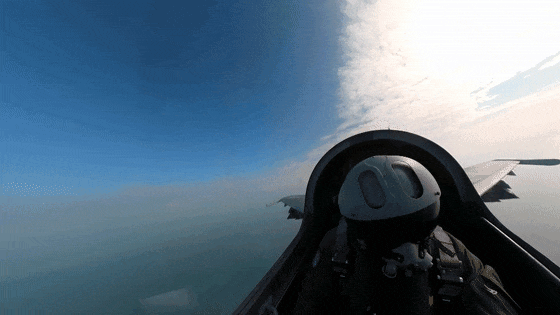 战机空中停车,“95后”的他7秒内3次放弃跳伞… 战机空中停车,“95后”的他7秒内3次放弃跳伞…