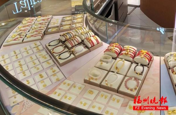 爆火！多家银行宣布：上调！福州不少人排队……