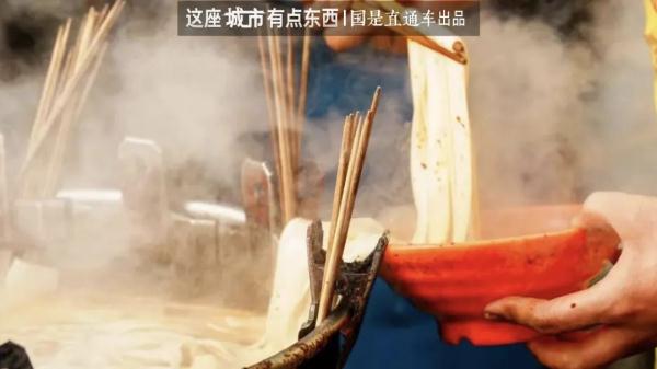 坐专车吃麻辣烫!淄博之后,泼天流量轮到天水了?|这座城市有点东西 坐专车吃麻辣烫!淄博之后,泼天流量轮到天水了?|这座城市有点东西