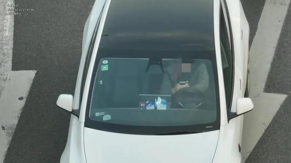 上海司机注意了!高架交警启用无人机抓拍刷手机违法行为 上海司机注意了!高架交警启用无人机抓拍刷手机违法行为