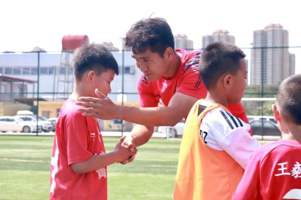 “狼娃”很忙!王尔卓拥抱退役后的火热生活 “狼娃”很忙!王尔卓拥抱退役后的火热生活