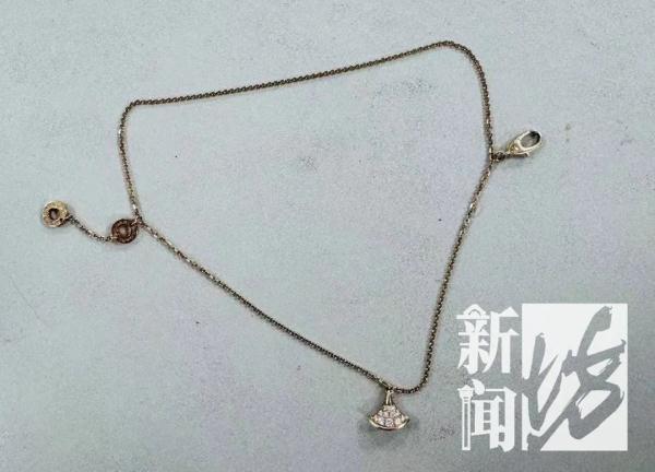 上海这户人家,摄像头拍下女主人背后、鬼鬼祟祟的她 上海这户人家,摄像头拍下女主人背后、鬼鬼祟祟的她