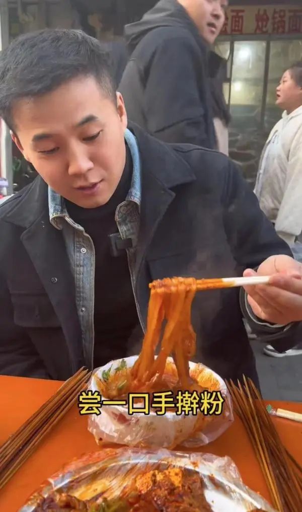 继淄博和哈尔滨后，甘肃天水麻辣烫火了！有人跨越2700公里专程去吃，当地文旅“放大招”