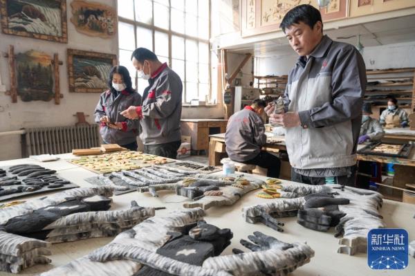 黑龙江伊春：发展木艺产业 助推经济发展