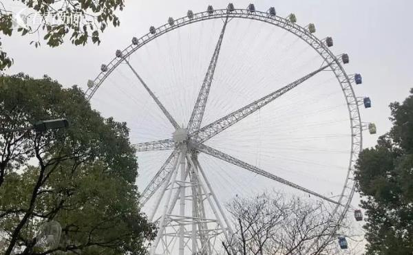 锦江乐园摩天轮要拆了?园方:有改造设想;陪伴上海人20多年,“有恋爱的味道” 锦江乐园摩天轮要拆了?园方:有改造设想;陪伴上海人20多年,“有恋爱的味道”