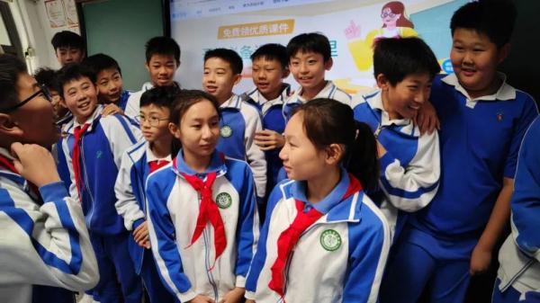 深圳“10后”双胞胎姐妹，拿下亚洲冠军！她们说……