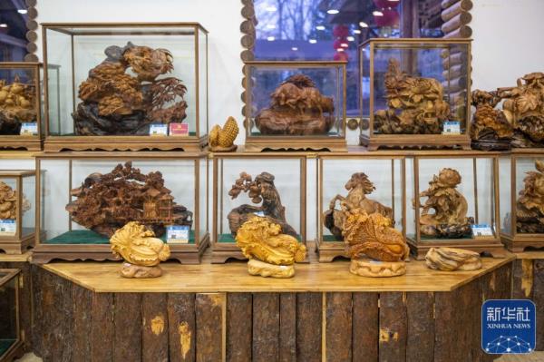 黑龙江伊春：发展木艺产业 助推经济发展