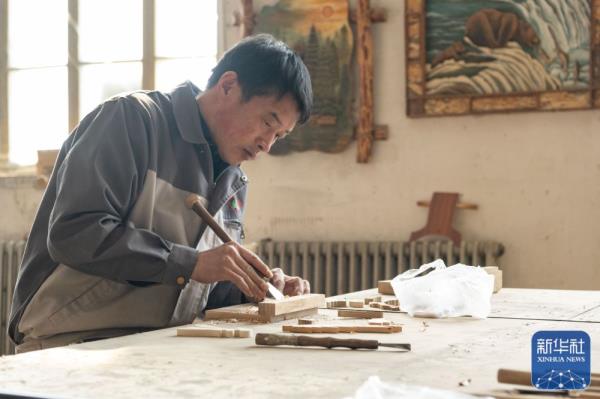 黑龙江伊春：发展木艺产业 助推经济发展
