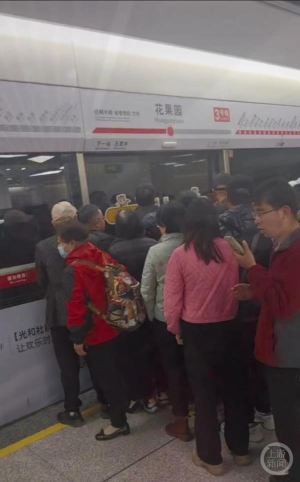 贵阳地铁免费派发辣子鸡大礼包，交通运营集团回应