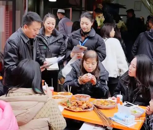 继淄博和哈尔滨后，甘肃天水麻辣烫火了！有人跨越2700公里专程去吃，当地文旅“放大招”