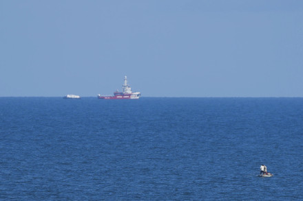 首艘援助物资船驶近加沙海岸 首艘援助物资船驶近加沙海岸