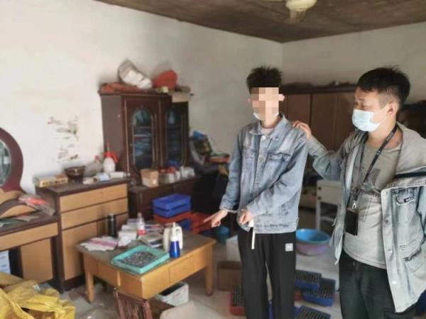 重庆警方破获非法经营“笑气”案:嫌犯线上销售至酒吧、夜店 重庆警方破获非法经营“笑气”案:嫌犯线上销售至酒吧、夜店