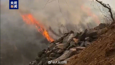 愿平安!应急消防人员正全力扑救雅江山火 愿平安!应急消防人员正全力扑救雅江山火
