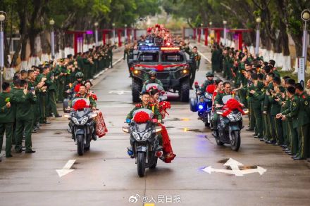 忠诚+浪漫!雪豹突击队14对新人办集体婚礼 忠诚+浪漫!雪豹突击队14对新人办集体婚礼