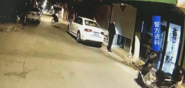 突然闻到“臭鸡蛋”味 三人上演教科书式处置