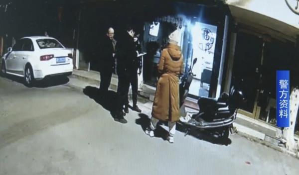 突然闻到“臭鸡蛋”味 三人上演教科书式处置