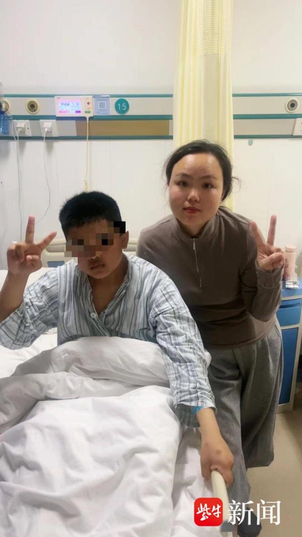 无父无母男孩患白血病,隔壁病床陪护姐姐网上发文求助,网友一夜筹款13万元 无父无母男孩患白血病,隔壁病床陪护姐姐网上发文求助,网友一夜筹款13万元