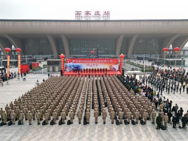 身披戎装赴军营 多地举行新兵入伍欢送仪式 身披戎装赴军营 多地举行新兵入伍欢送仪式