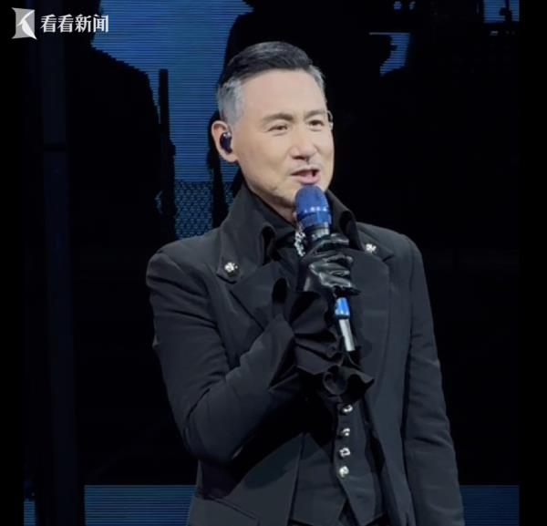 劈叉、高音照旧上演!张学友康复后重返上海 调侃自己成了“杨过” 劈叉、高音照旧上演!张学友康复后重返上海 调侃自己成了“杨过”
