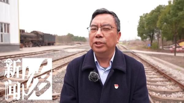 惊险瞬间!三轮车被卡铁路道口,火车急驶而来…就差30厘米! 惊险瞬间!三轮车被卡铁路道口,火车急驶而来…就差30厘米!