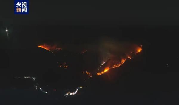 四川发生山火，“火线迅速向东北方向蔓延”