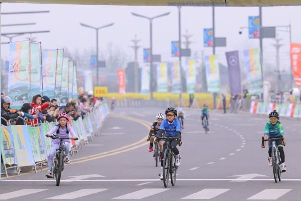 赏花海、迎世园 2024成都车迷节在天府绿道上开启