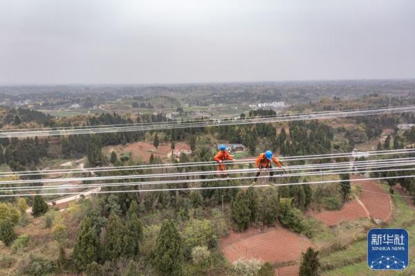 川渝1000千伏特高压交流工程重庆段全线贯通 川渝1000千伏特高压交流工程重庆段全线贯通