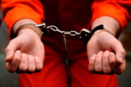 美媒：美囚犯竟被逼“喝尿或受电击”