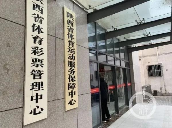 男子微信买彩票中1001万大奖案一审宣判：彩票店老板表哥返还全部奖金