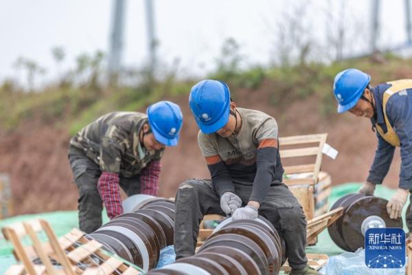 川渝1000千伏特高压交流工程重庆段全线贯通 川渝1000千伏特高压交流工程重庆段全线贯通