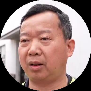 惊险瞬间!三轮车被卡铁路道口,火车急驶而来…就差30厘米! 惊险瞬间!三轮车被卡铁路道口,火车急驶而来…就差30厘米!