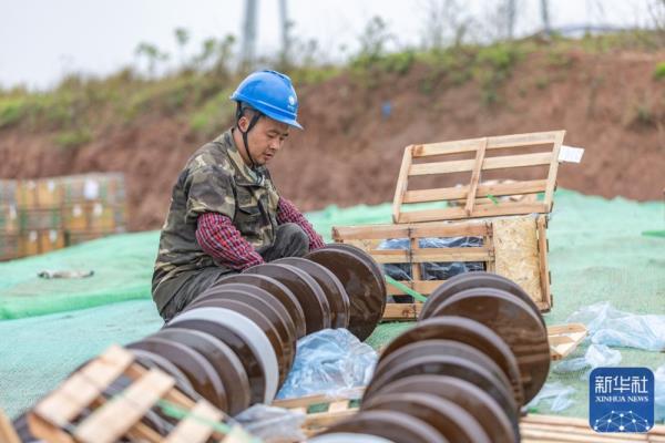 川渝1000千伏特高压交流工程重庆段全线贯通 川渝1000千伏特高压交流工程重庆段全线贯通