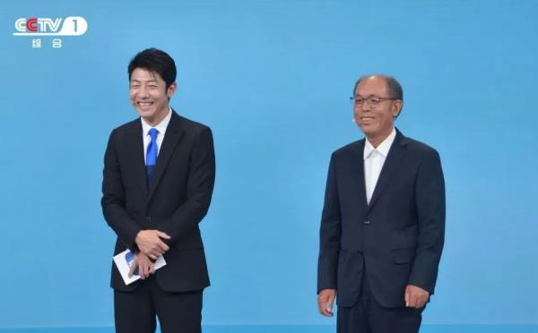 这两人坐在一起，让人莫名安心！