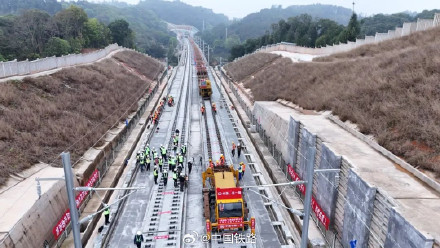 梅龙高铁进入铺轨阶段 梅龙高铁进入铺轨阶段