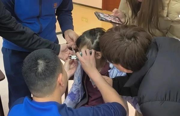 事发济南，一女孩突发意外，情况紧急