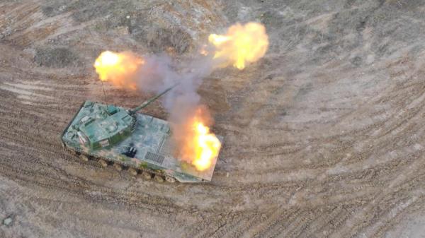 陆军第73集团军某旅组织跨昼夜实弹射击考核