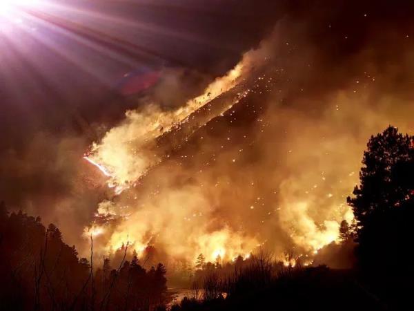 云南森林消防总队750名指战员抵达四川康定火场灭火 云南森林消防总队750名指战员抵达四川康定火场灭火