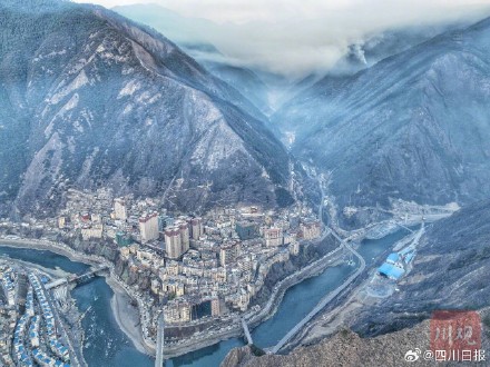 四川雅江森林火灾已转移5900余人